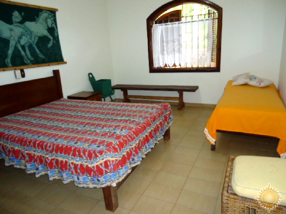 Casa pé na areia, com 6 suítes, em condomínio fechado !!!