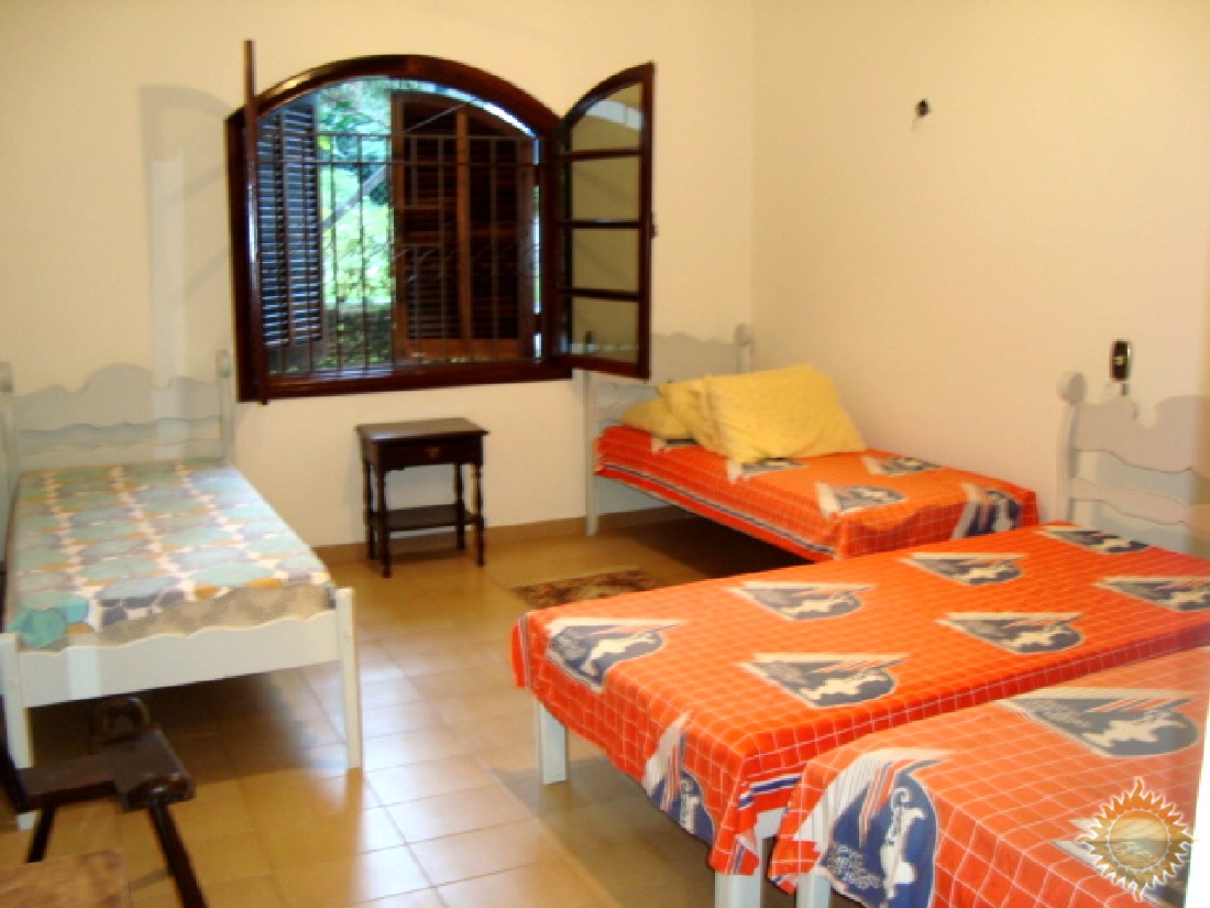 Casa pé na areia, com 6 suítes, em condomínio fechado !!!