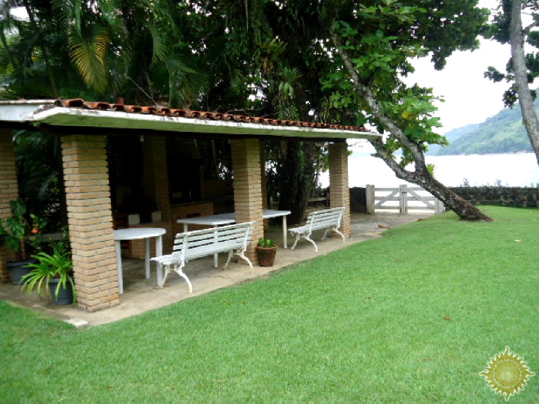 Casa Pé na areia, com 6 suítes, em Condomínio Fechado !!!