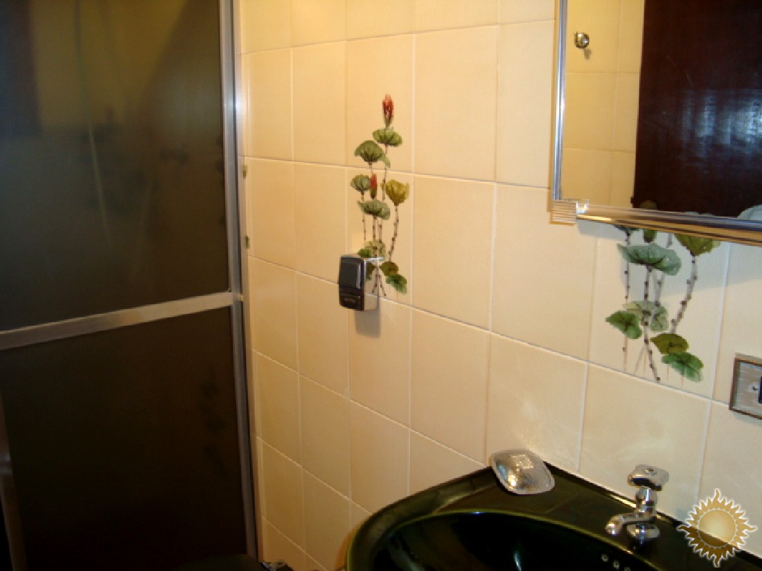 Casa pé na areia, com 6 suítes, em condomínio fechado !!!
