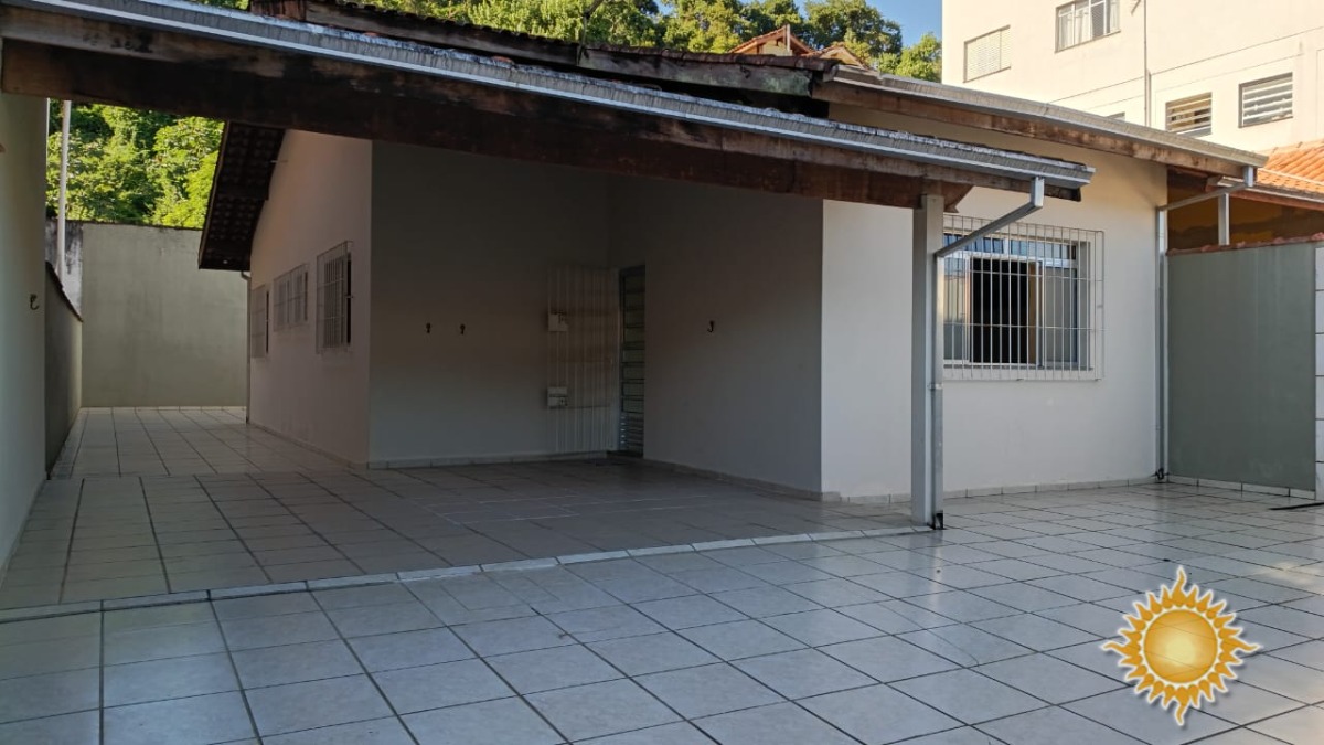 Oportunidade Casa Próxima do Centro: com 02 Dorms, 01 Suíte, com Escritura Definitiva !!!