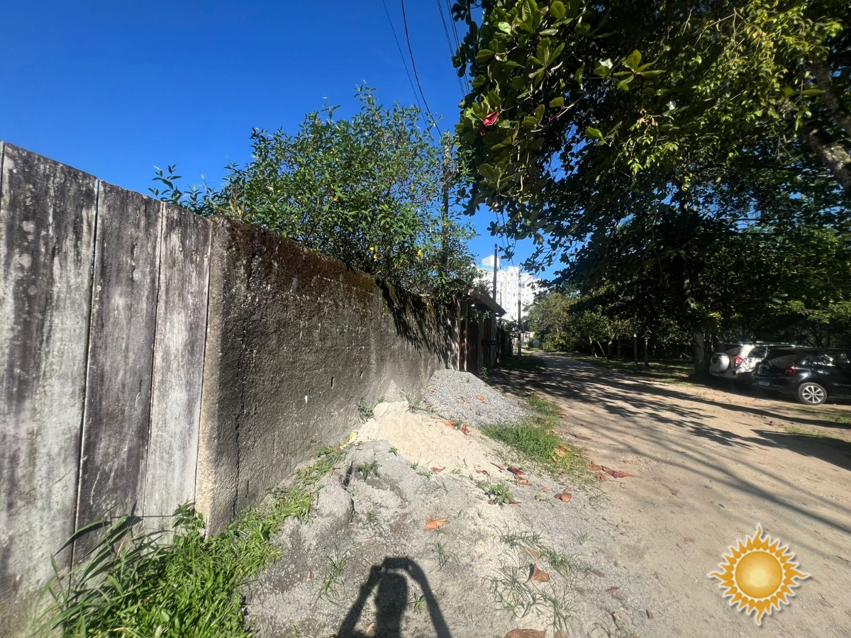 Oportunidade terreno no Perequê Açu com uma pequena casa em final de acabamento !!!