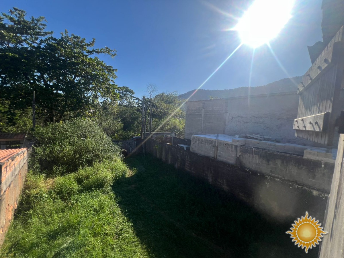 Oportunidade terreno no Perequê Açu com uma pequena casa em final de acabamento !!!