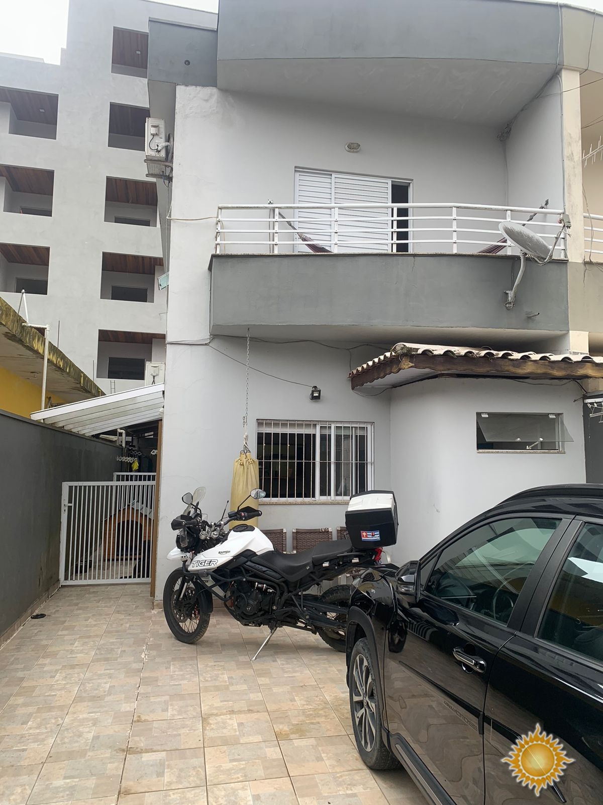 Sobrado Geminado com 3 Suítes Amplas, Mobiliado !!!
