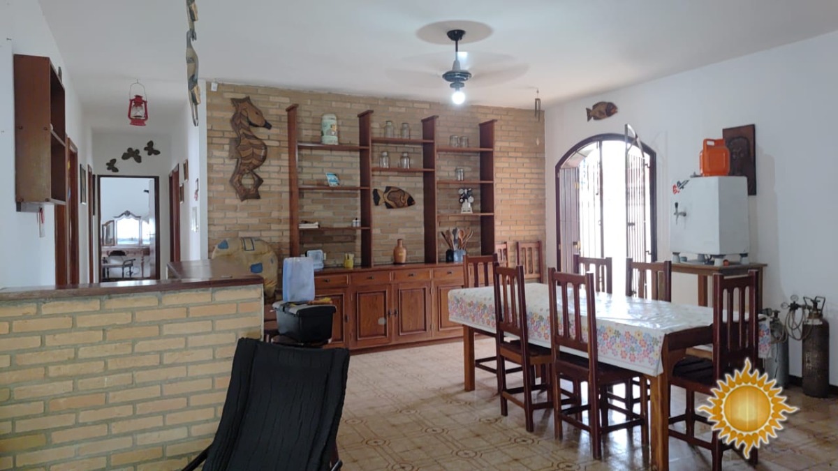 Ótima Localização Casa Na 1ª Quadra da Orla do Itaguá !!! o Imóvel Está Sendo Vendido Sem Moveis !!!