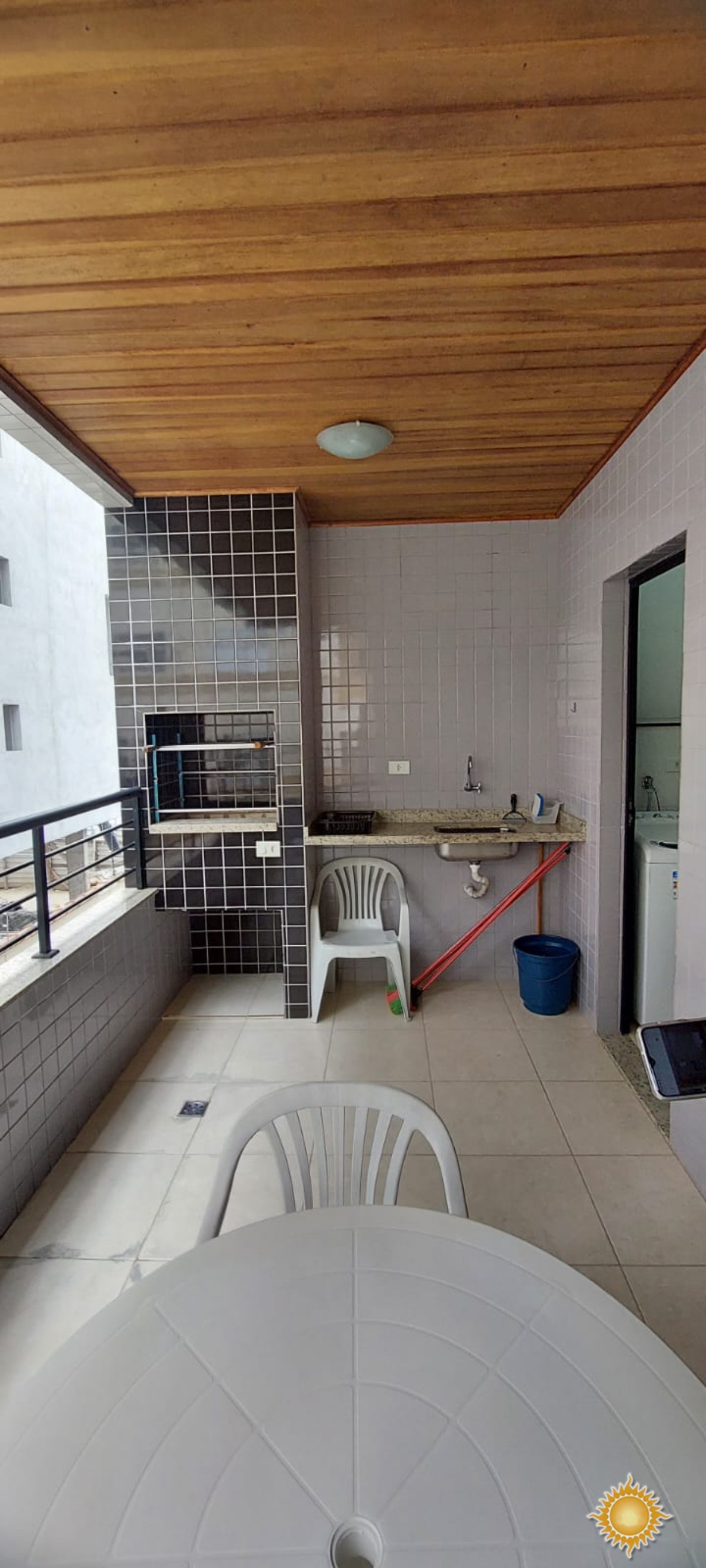Ótima Localização : Apto com 02 Dorms, 01 Suíte, Varanda Gourmet e Área de Lazer !!!