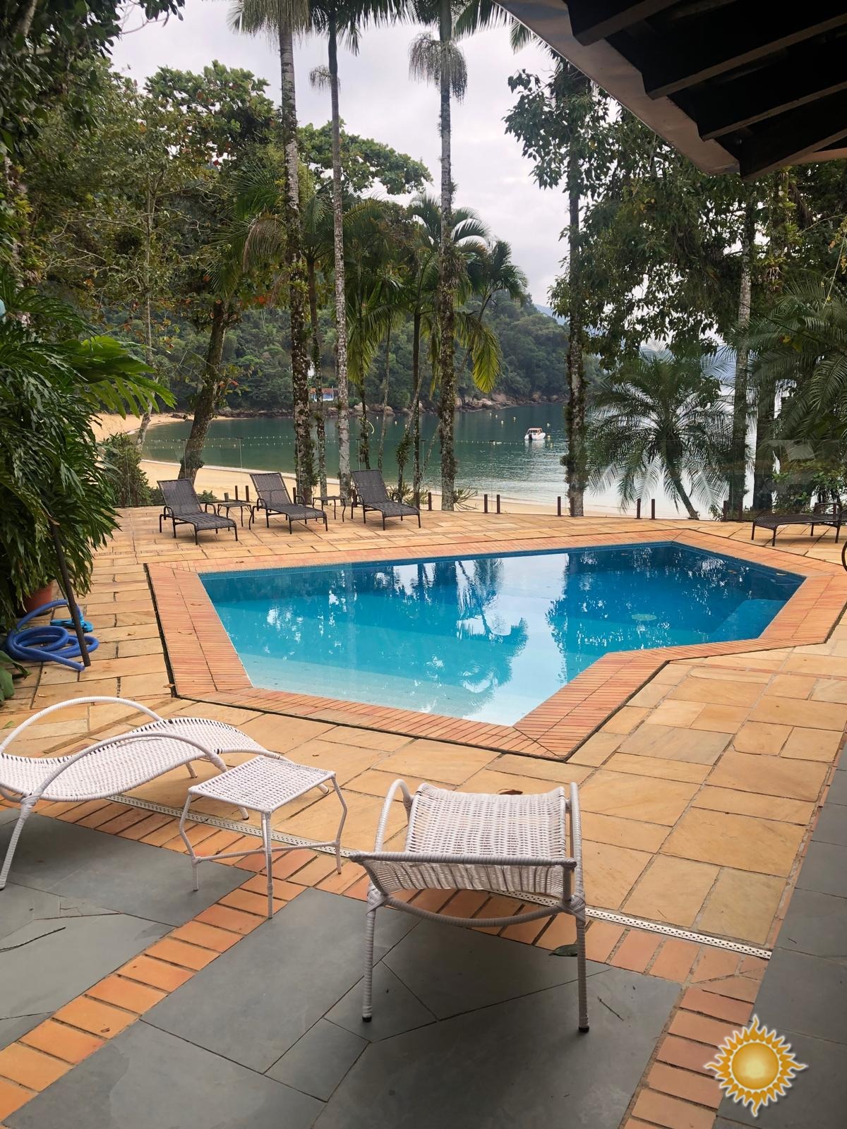 Paradisíaco Praia do Flamengo : Linda Propriedade Pé Na Areia com 06 Suites, Piscina, Quadra de Tênis, Acesso Só Por Mar !!!