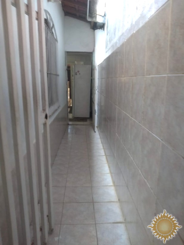 Ótima localização Ampla casa térrea , mais Edícula , próxima praia e comercio !!!