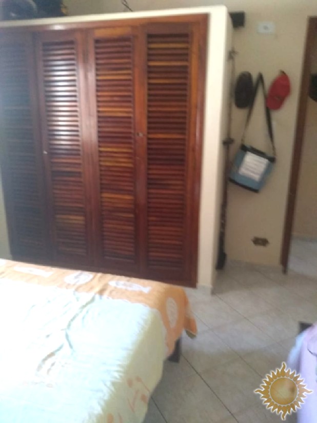 Ótima localização Ampla casa térrea , mais Edícula , próxima praia e comercio !!!