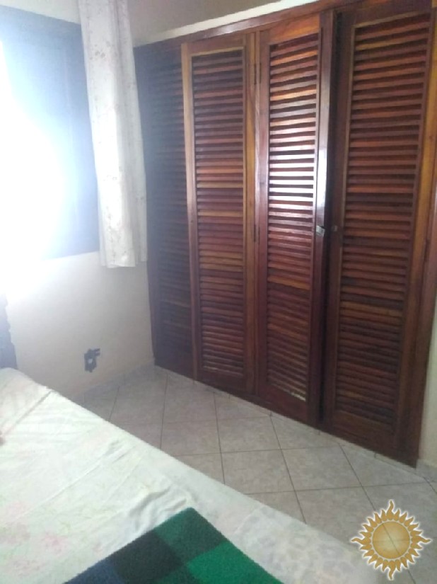 Ótima localização Ampla casa térrea , mais Edícula , próxima praia e comercio !!!