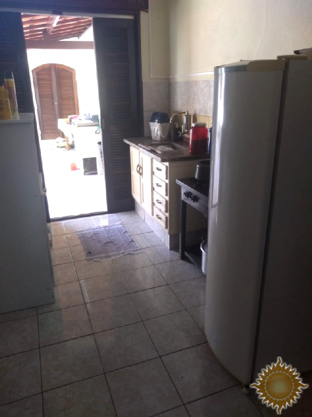 Ótima localização Ampla casa térrea , mais Edícula , próxima praia e comercio !!!