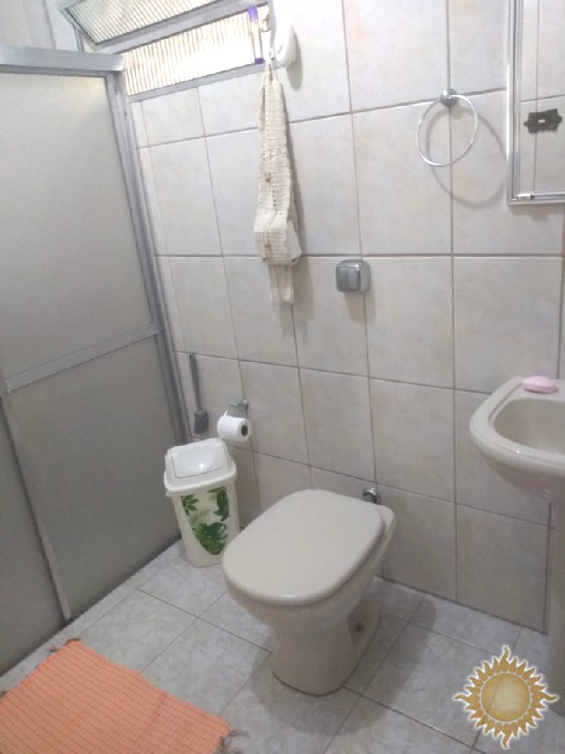 Ótima localização Ampla casa térrea , mais Edícula , próxima praia e comercio !!!