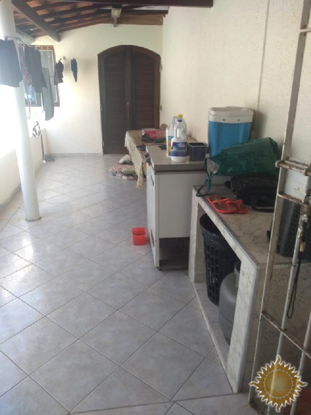 Ótima localização Ampla casa térrea , mais Edícula , próxima praia e comercio !!!