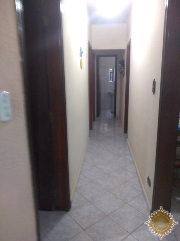 Ótima localização Ampla casa térrea , mais Edícula , próxima praia e comercio !!!