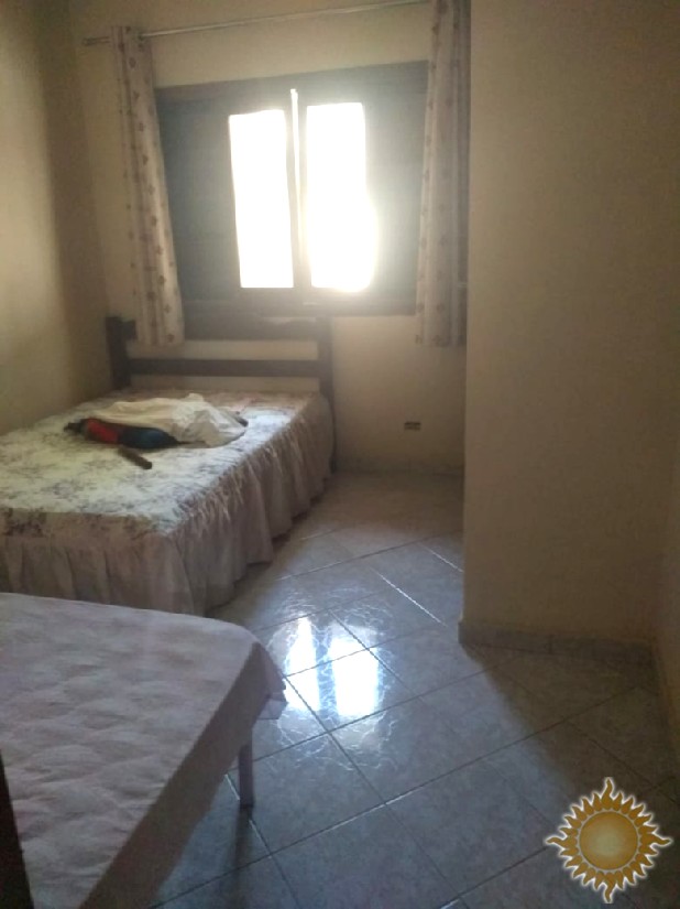 Ótima localização Ampla casa térrea , mais Edícula , próxima praia e comercio !!!