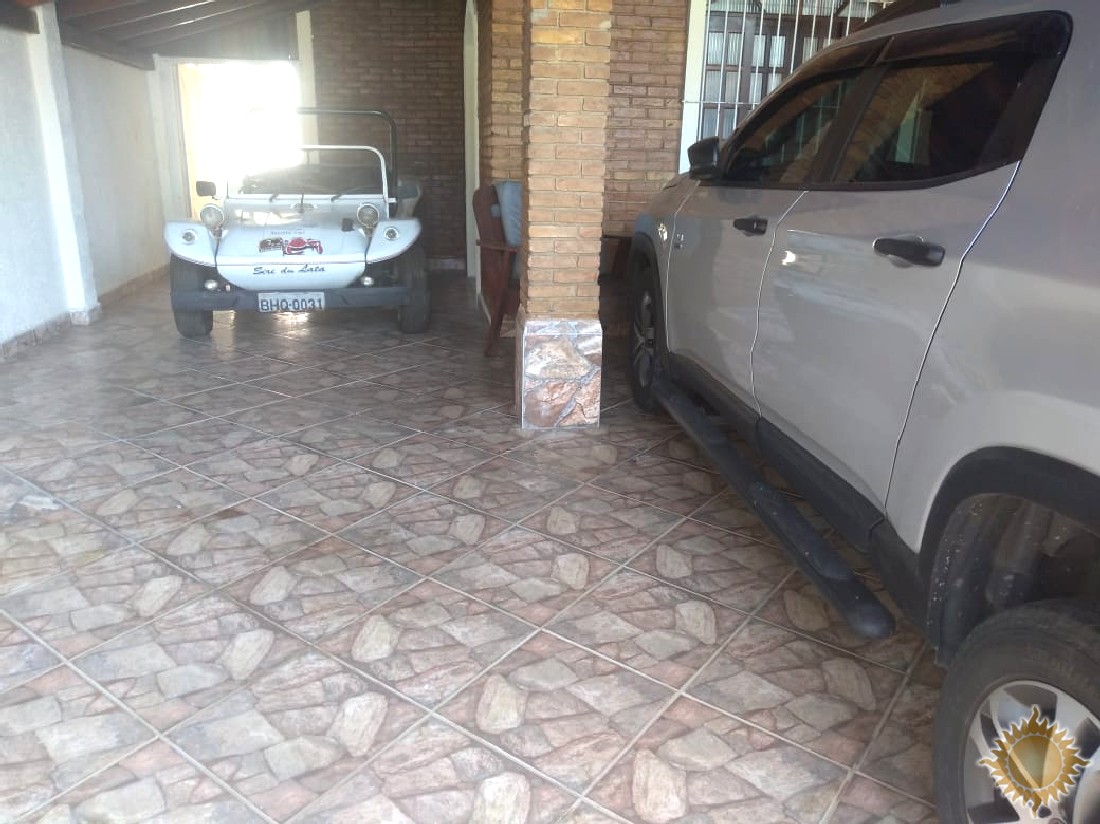 Ótima localização Ampla casa térrea , mais Edícula , próxima praia e comercio !!!