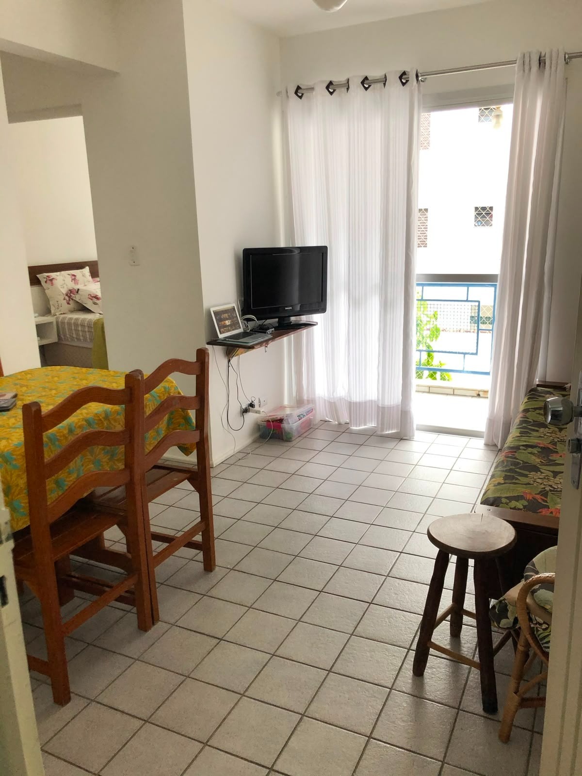 Ótima Localização Apto com 02 Dorms, 01 Banheiro, Mobiliado !!!