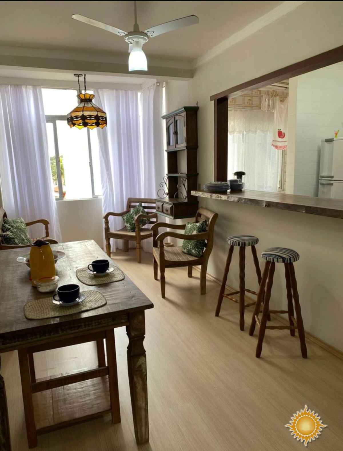 Ótima localização apto com 02 dorms, 02 banheiros, mobiliado, próximo das praias !!!