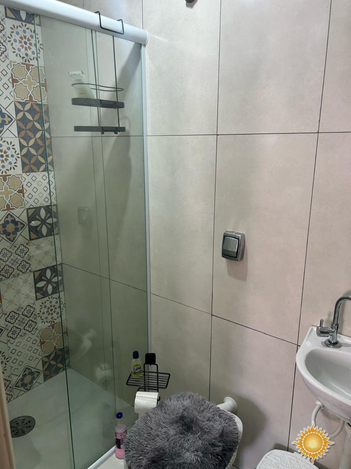 Ótima localização apto com 02 dorms, 02 banheiros, mobiliado, próximo das praias !!!