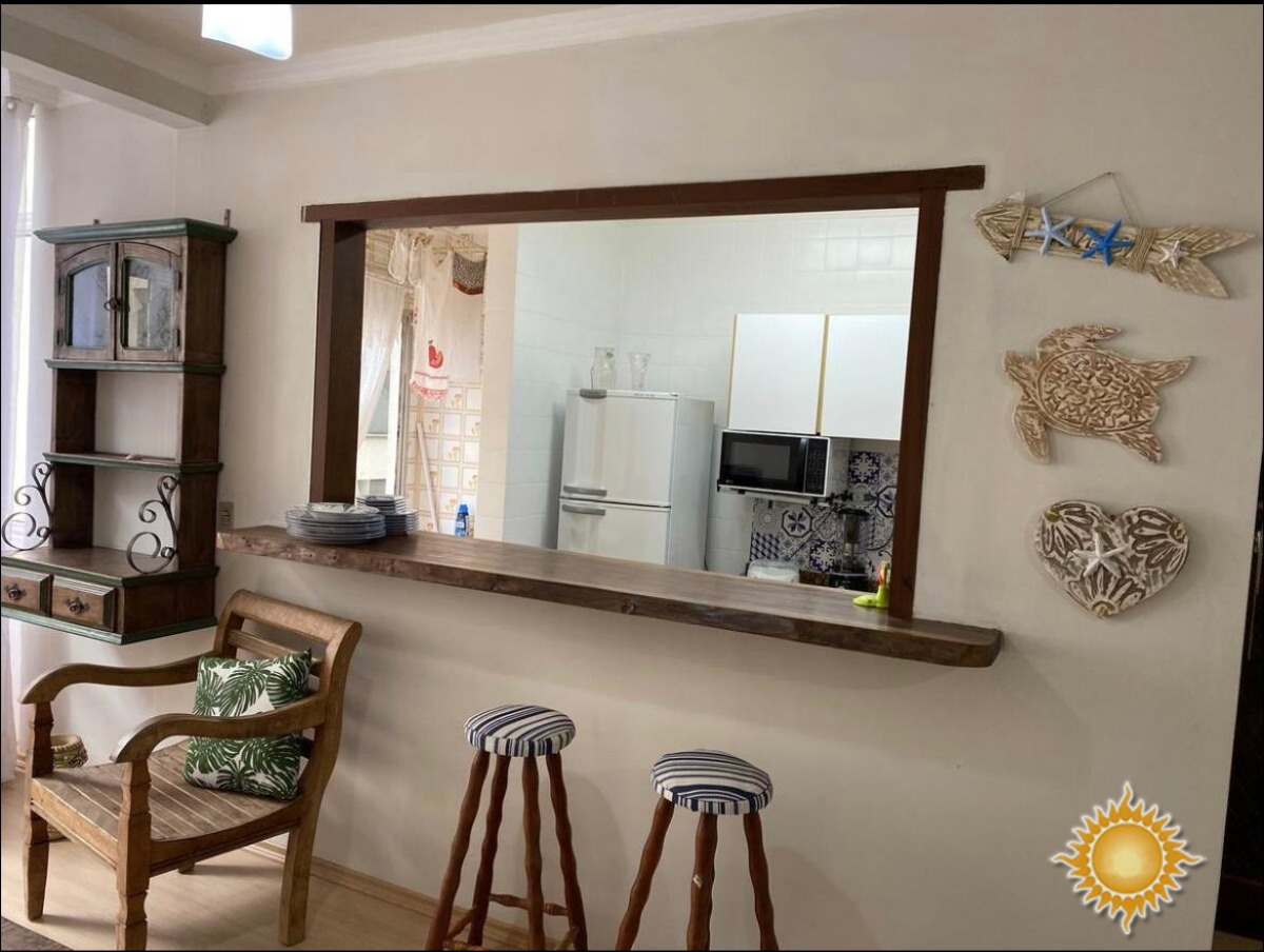 Ótima localização apto com 02 dorms, 02 banheiros, mobiliado, próximo das praias !!!
