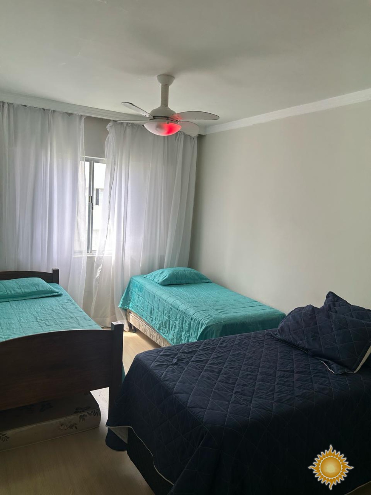 Ótima localização apto com 02 dorms, 02 banheiros, mobiliado, próximo das praias !!!