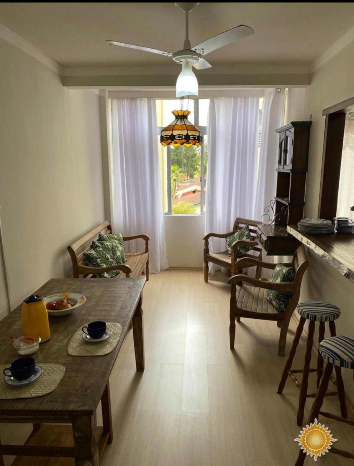Ótima localização apto com 02 dorms, 02 banheiros, mobiliado, próximo das praias !!!