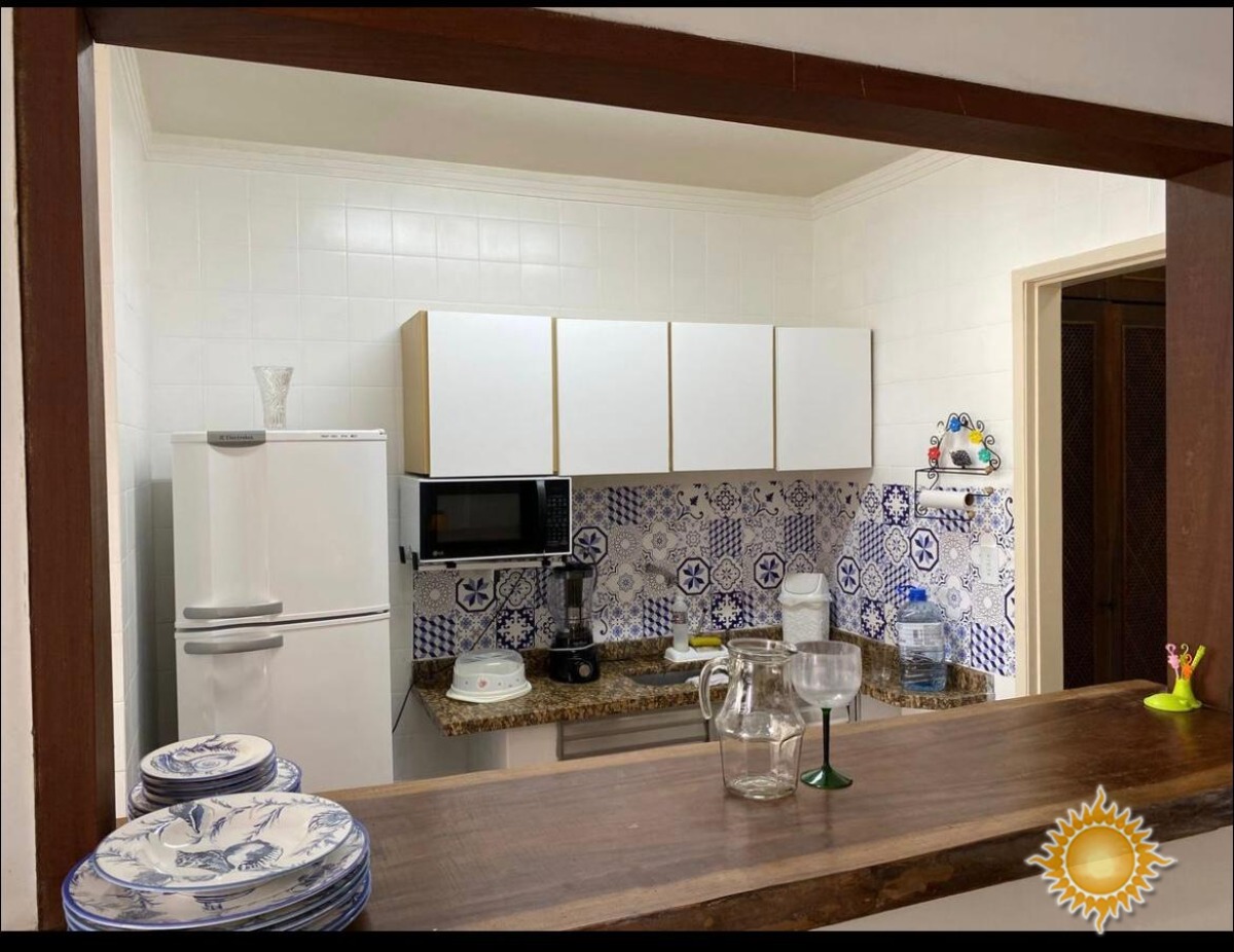 Ótima localização apto com 02 dorms, 02 banheiros, mobiliado, próximo das praias !!!