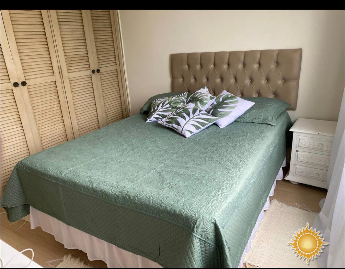 Ótima localização apto com 02 dorms, 02 banheiros, mobiliado, próximo das praias !!!