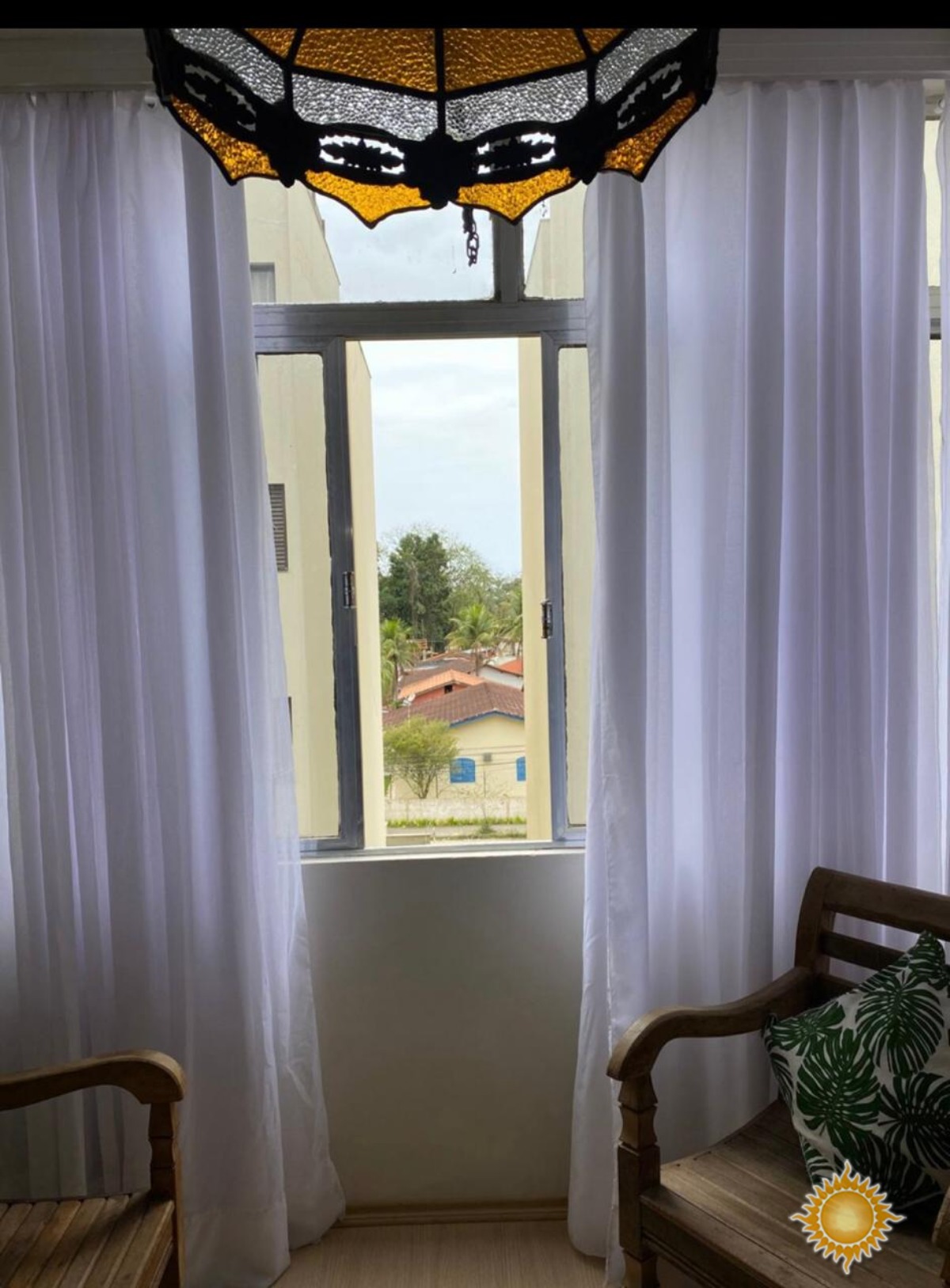 Ótima localização apto com 02 dorms, 02 banheiros, mobiliado, próximo das praias !!!