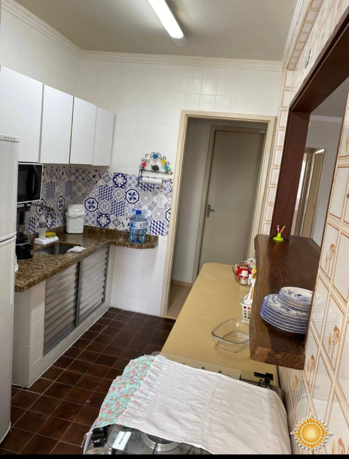 Ótima localização apto com 02 dorms, 02 banheiros, mobiliado, próximo das praias !!!
