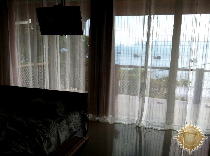 Linda casa pé na areia casa principal mais três chalés, Praia do Engenho aceita permuta !!!