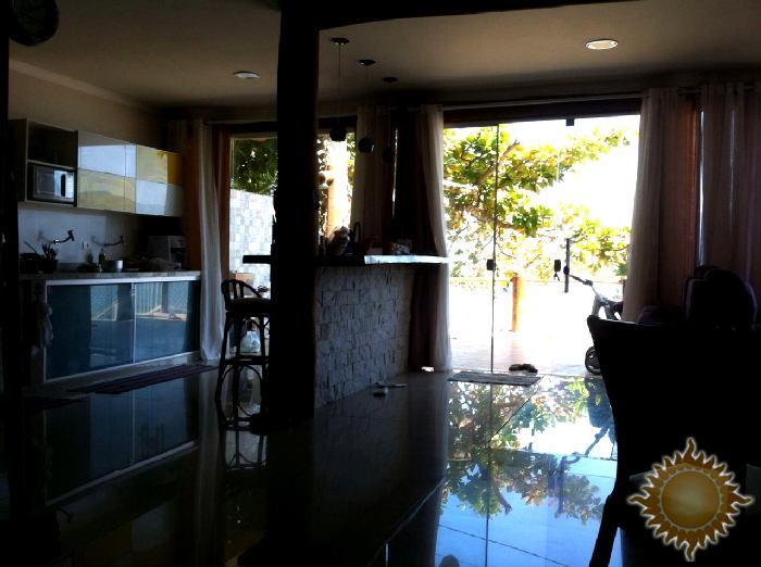 Linda casa pé na areia casa principal mais três chalés, Praia do Engenho aceita permuta !!!