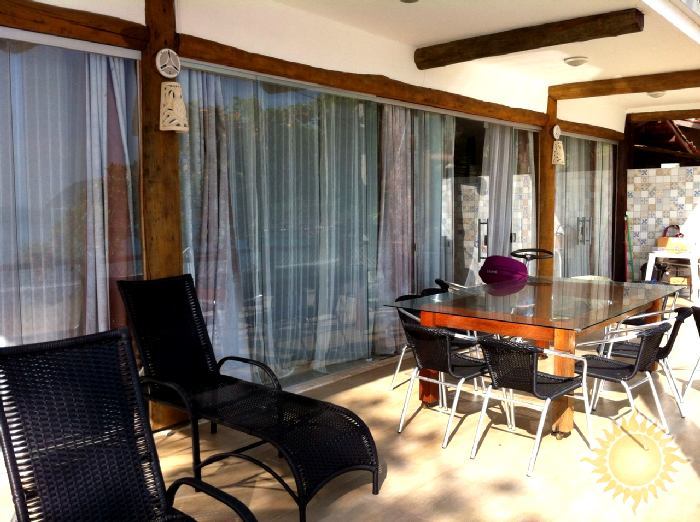 Linda casa pé na areia casa principal mais três chalés, Praia do Engenho aceita permuta !!!