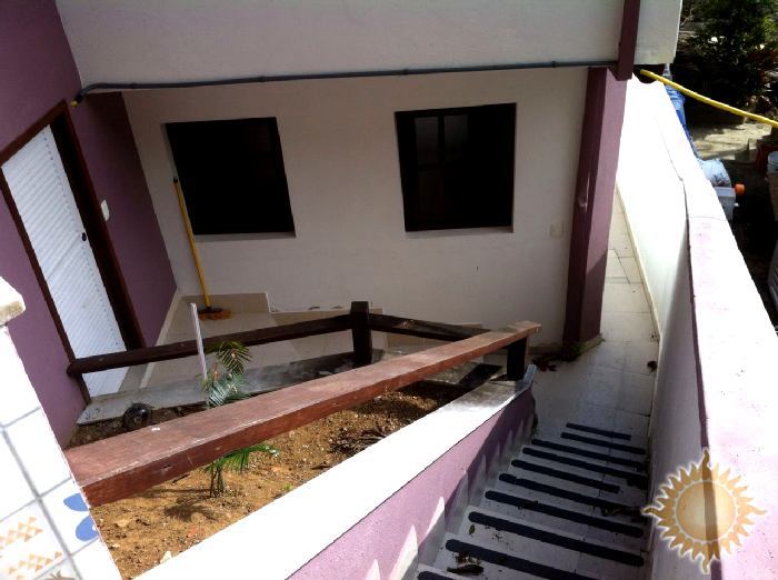 Linda casa pé na areia casa principal mais três chalés, Praia do Engenho aceita permuta !!!