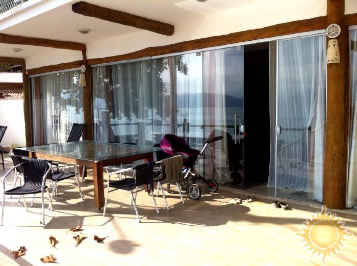 Linda casa pé na areia casa principal mais três chalés, Praia do Engenho aceita permuta !!!
