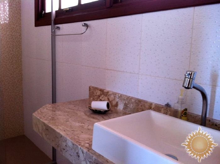 Linda casa pé na areia casa principal mais três chalés, Praia do Engenho aceita permuta !!!