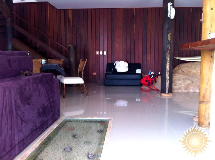 Linda casa pé na areia casa principal mais três chalés, Praia do Engenho aceita permuta !!!