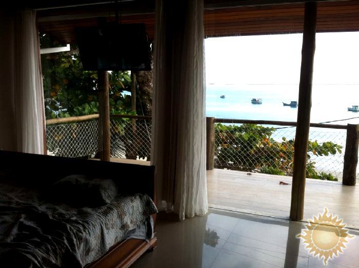 Linda casa pé na areia casa principal mais três chalés, Praia do Engenho aceita permuta !!!
