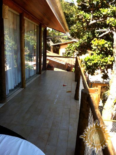 Linda casa pé na areia casa principal mais três chalés, Praia do Engenho aceita permuta !!!
