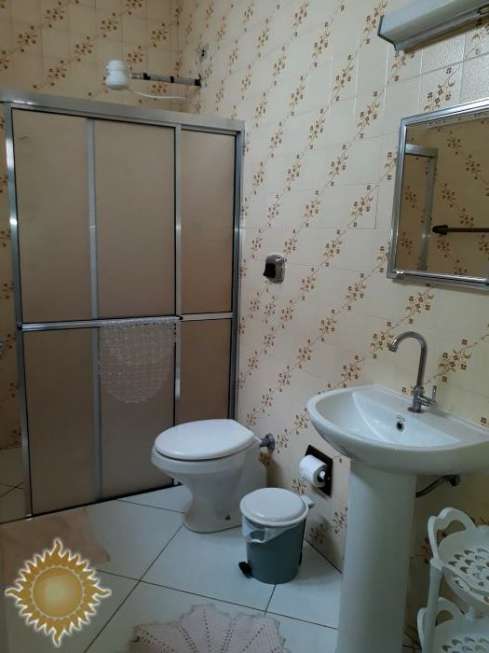 Ótima localização ! Casa com 03 dormitórios amplos, 02 banheiros !!!