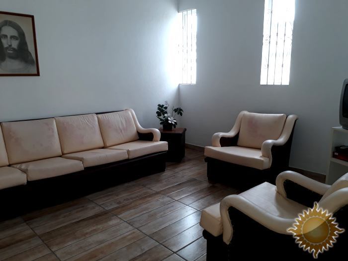 Ótima localização ! Casa com 03 dormitórios amplos, 02 banheiros !!!