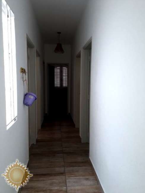 Ótima localização ! Casa com 03 dormitórios amplos, 02 banheiros !!!