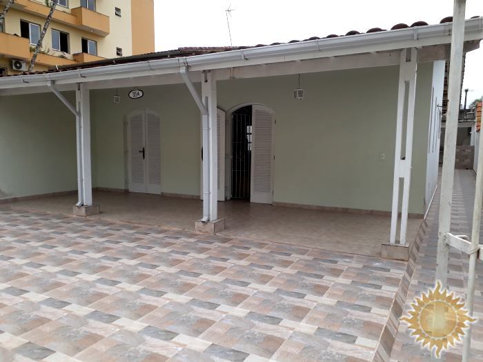 Ótima Localização ! Casa com 03 Dormitórios Amplos, 02 Banheiros !!!