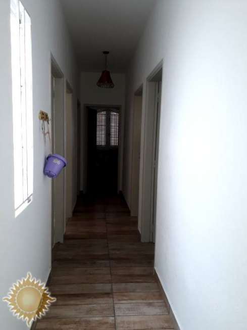 Ótima localização ! Casa com 03 dormitórios amplos, 02 banheiros !!!