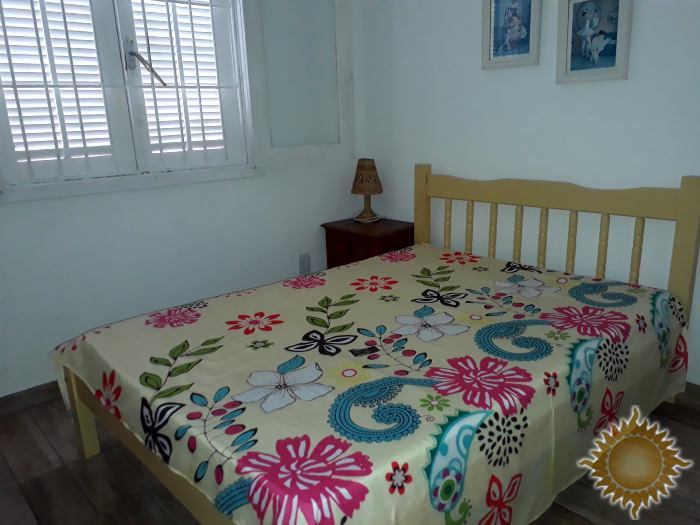 Ótima localização ! Casa com 03 dormitórios amplos, 02 banheiros !!!