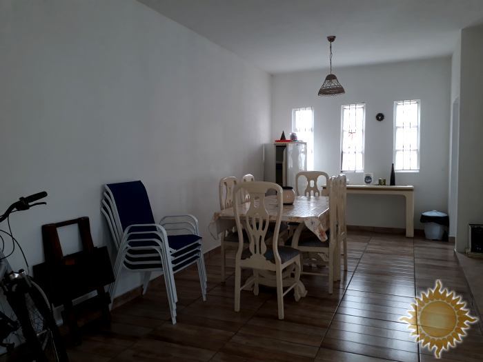 Ótima localização ! Casa com 03 dormitórios amplos, 02 banheiros !!!