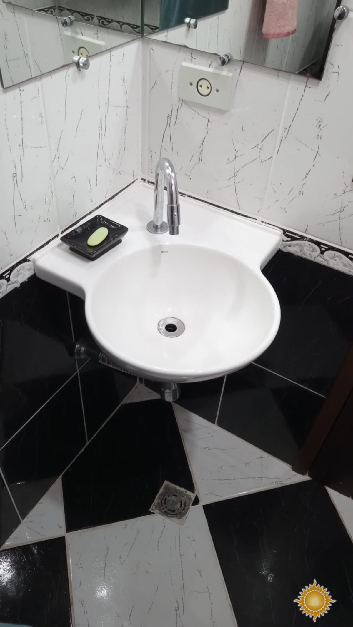 Casa em Condomínio Fechado no Saco da Ribeira com dois quartos, sendo 1suite !!!