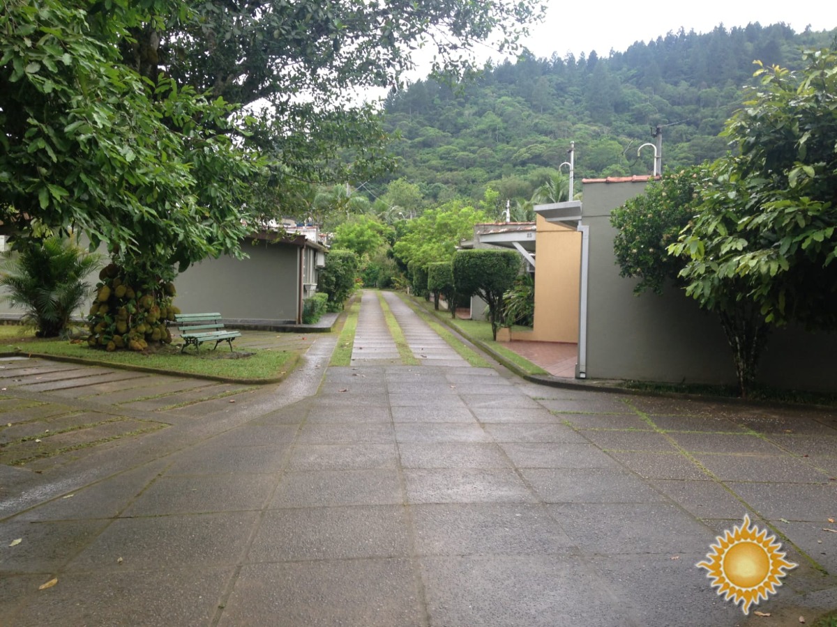 Casa em Condomínio Fechado no Saco da Ribeira com dois quartos, sendo 1suite !!!
