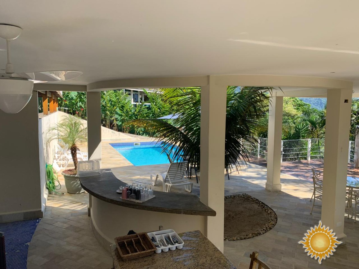 Excelente localização casa alto padrão de frente ao mar com 