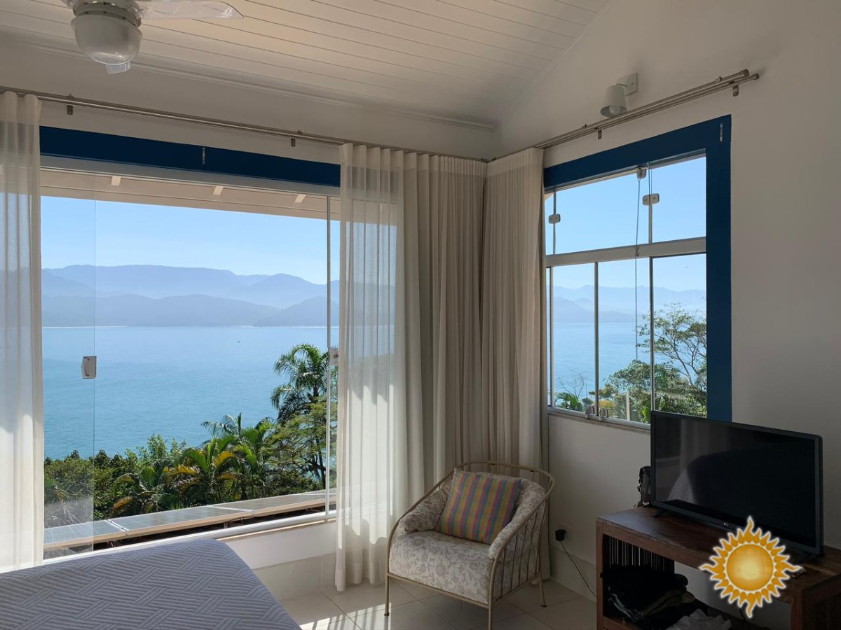 Excelente localização casa alto padrão de frente ao mar com 